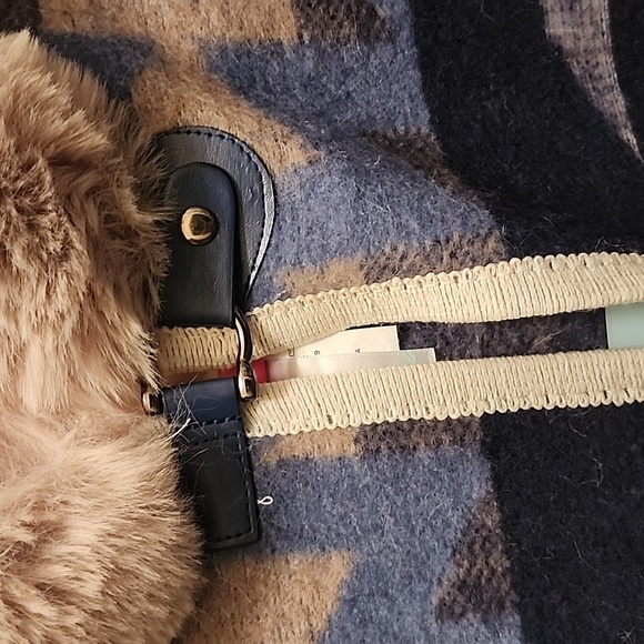 Cape - Picture 2 of 4